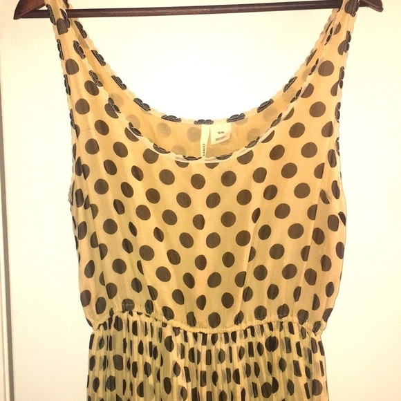 ❤️ COVET PLEATED MAXI DRESS IN COFFEE POLKA DOT - Picture 3 of 8